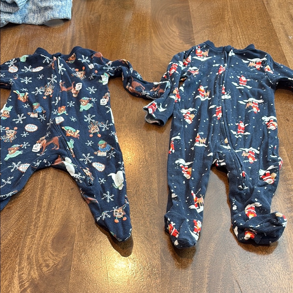 Old NavyFestive Navy Blue Baby One Piece Pajamas size 3-6, 6-9